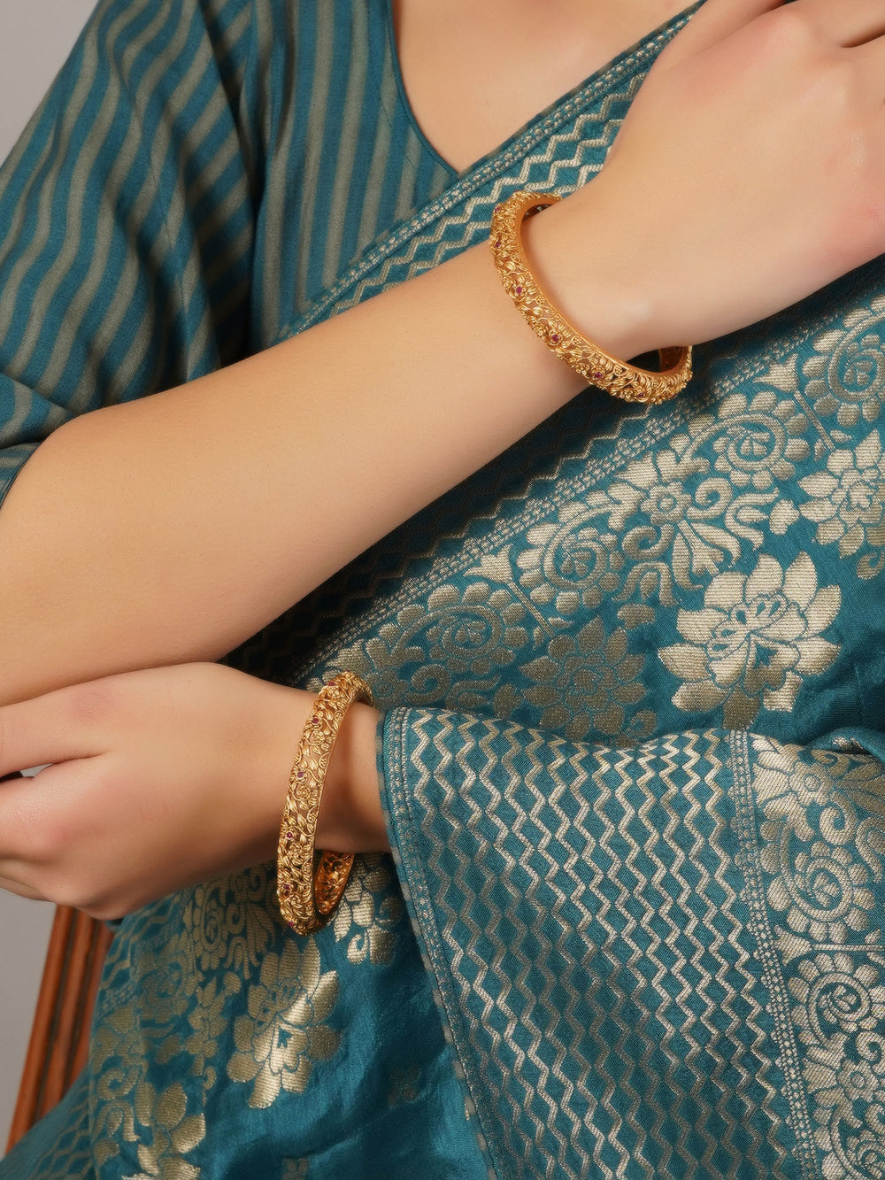 Anti-tarnish Antique Handcarved Gold Look Alike Ruby Bangles